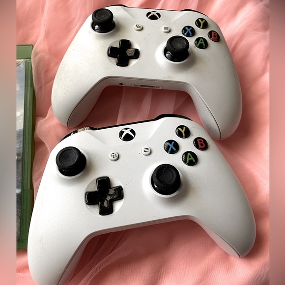 XBOX ONE Other - MICROSOFT XBOX ONE WIRELESS 2 CONTROLLERS
& MADDEN XBOX ONE GAME